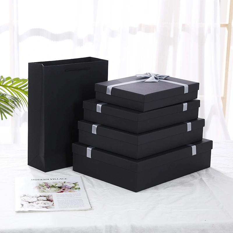 Rechteckige schwarze Geschenkbox mit Deckel